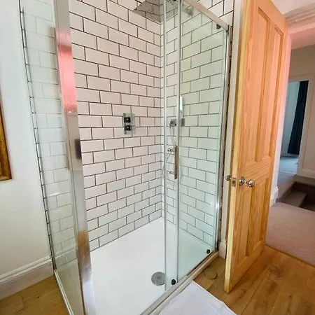 Beautiful 2 Bed End Terrace Victorian Town House 公寓 *