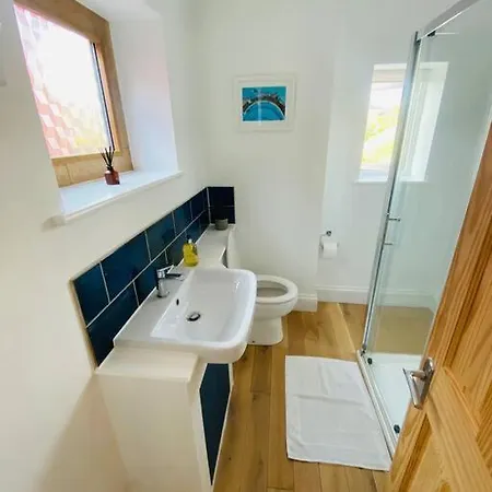 Beautiful 2 Bed End Terrace Victorian Town House * 雷德鲁思