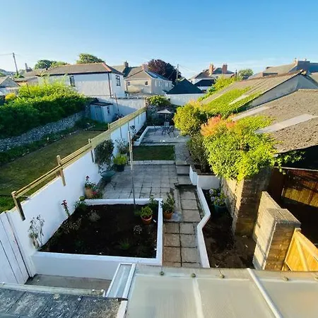 Beautiful 2 Bed End Terrace Victorian Town House *