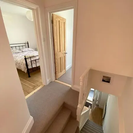 Beautiful 2 Bed End Terrace Victorian Town House 公寓 雷德鲁思
