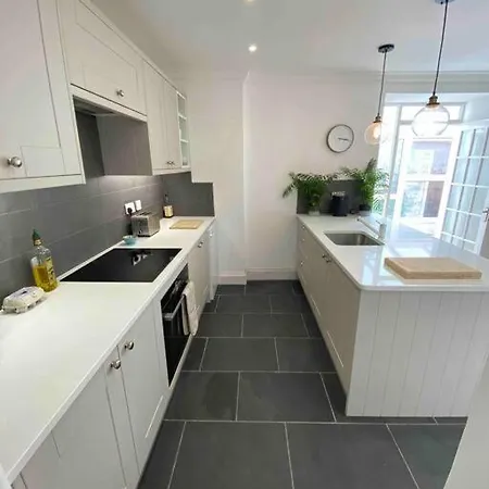 Beautiful 2 Bed End Terrace Victorian Town House